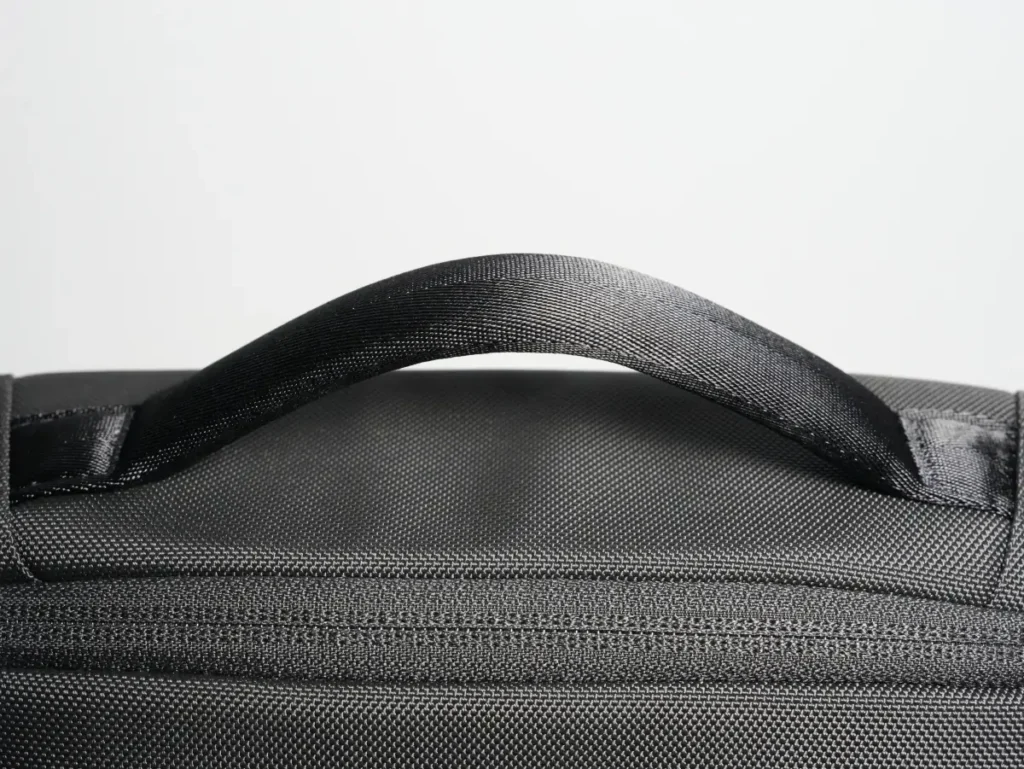 The North Face Shuttle Lite NM62616のハンドル