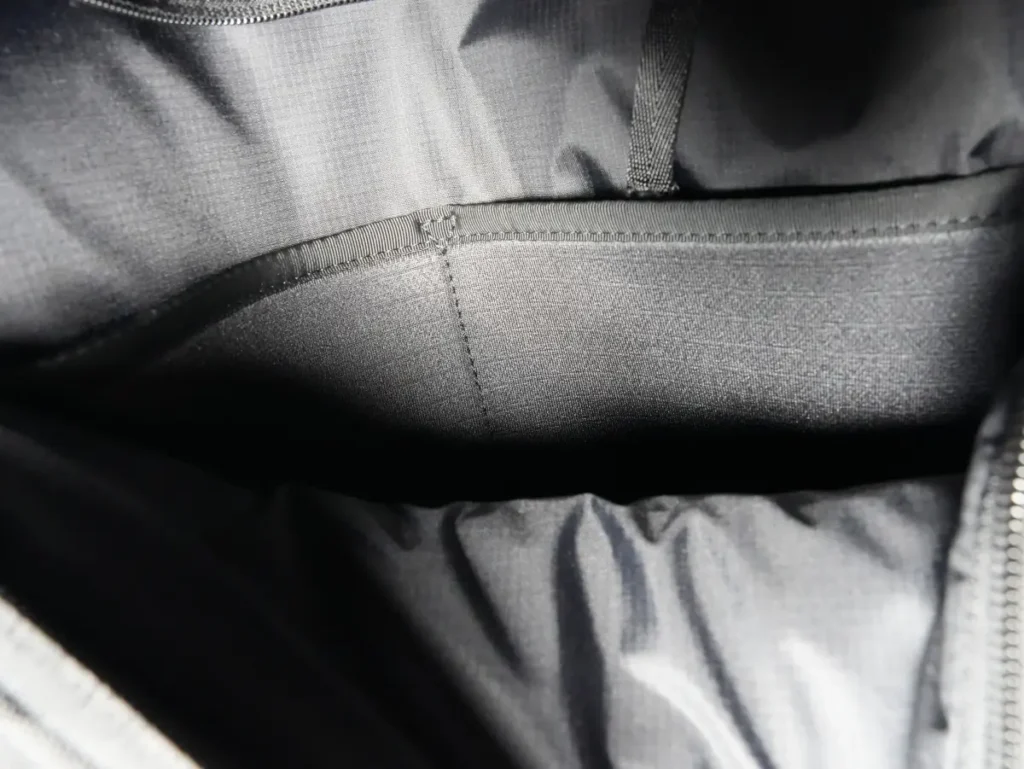 The North Face Shuttle Lite NM62616のフロントポケット