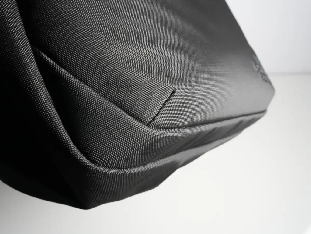 The North Face Shuttle Lite NM62616のフロントポケット