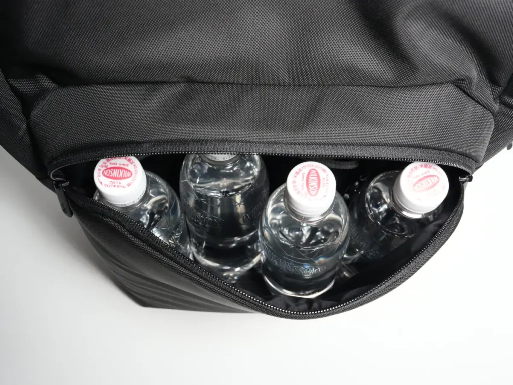 The North Face Shuttle Lite NM62616のフロントポケット