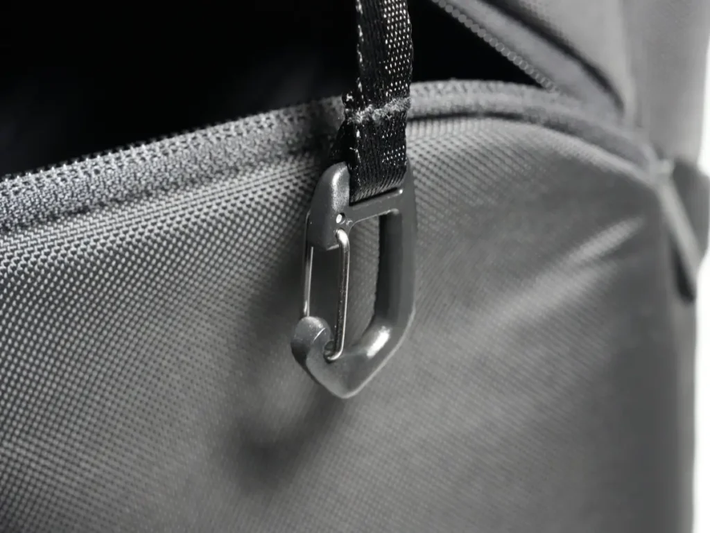 The North Face Shuttle Lite NM62616のフロントポケット