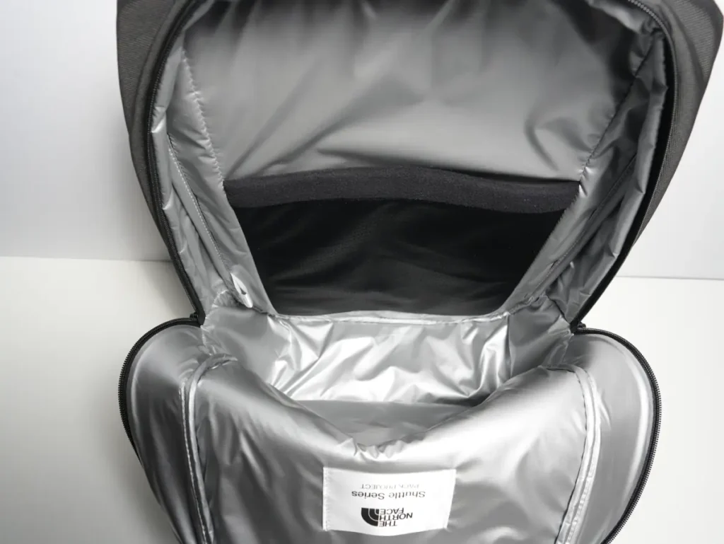 The North Face Shuttle Lite NM62616のメインコンパートメントの内装