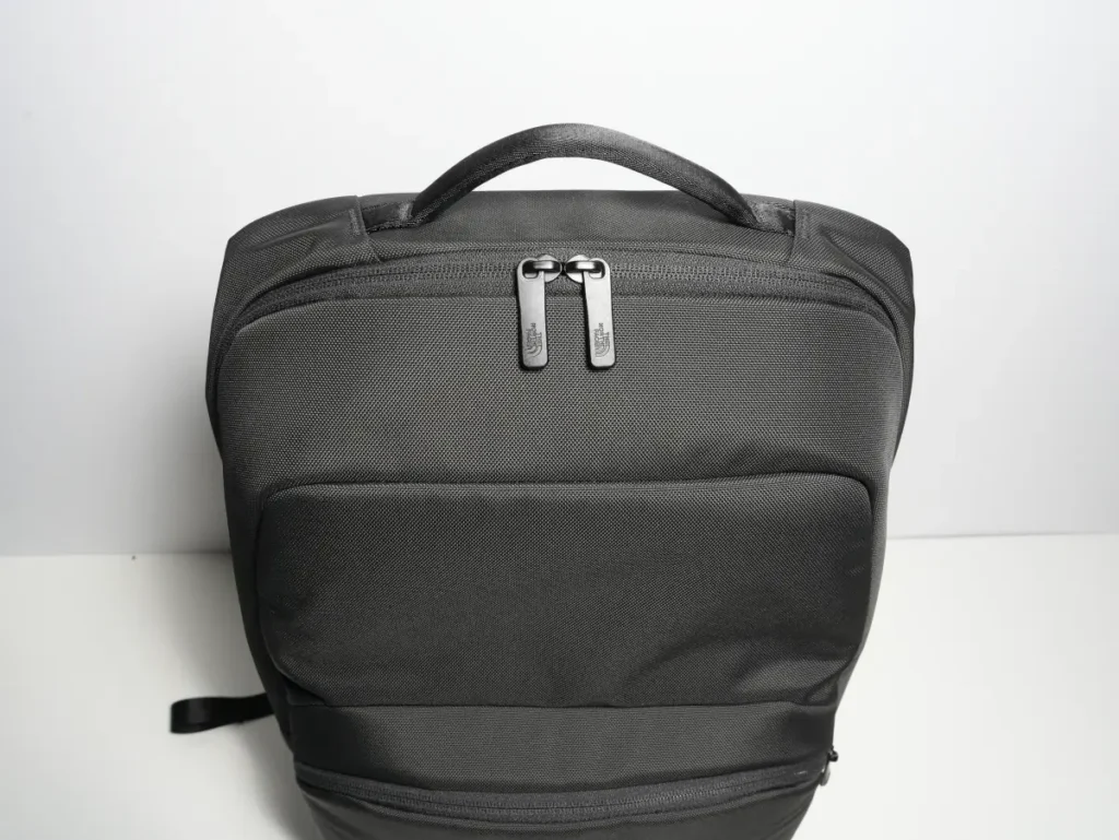 The North Face Shuttle Lite NM62616のメインコンパートメント