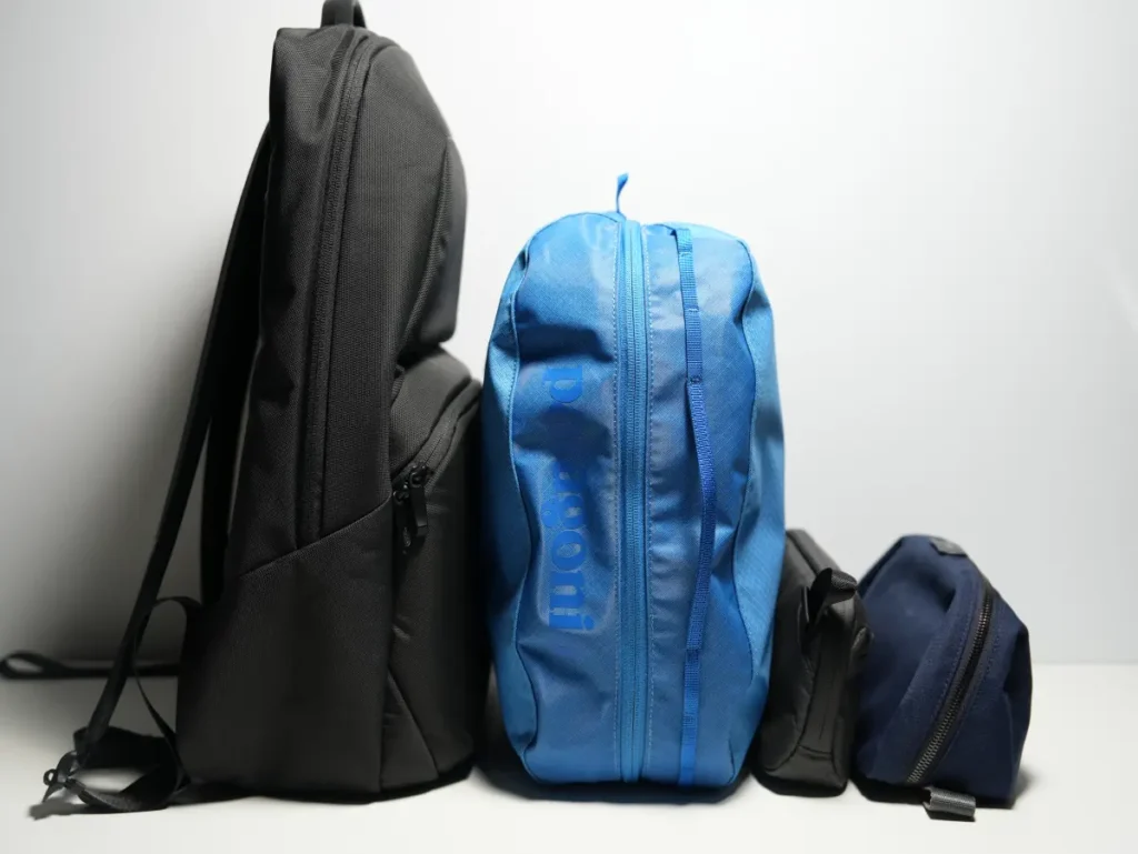 The North Face Shuttle Lite NM62616のメインコンパートメントに衣装キューブを収納