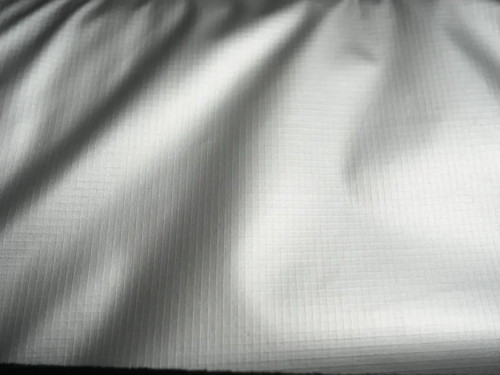 The North Face Shuttle Lite NM62616のメインコンパートメントのシルバーコーティング生地