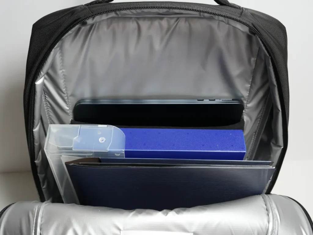 The North Face Shuttle Lite NM62616にA4サイズの書類を収納