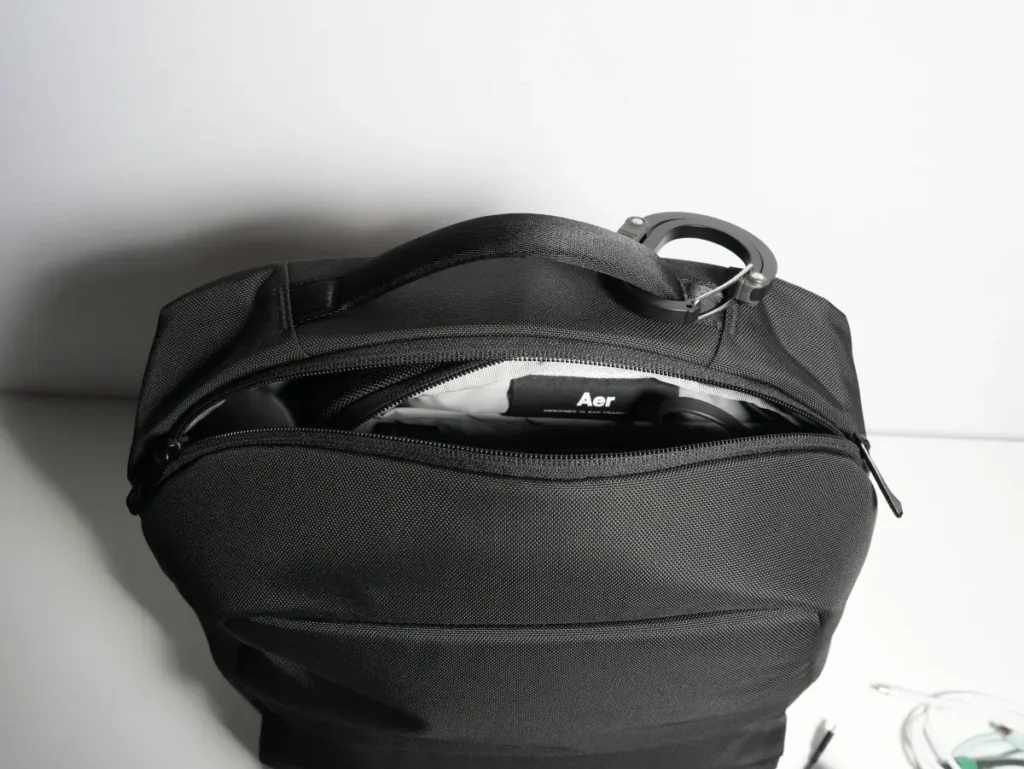 The North Face Shuttle Lite NM62616の収納例