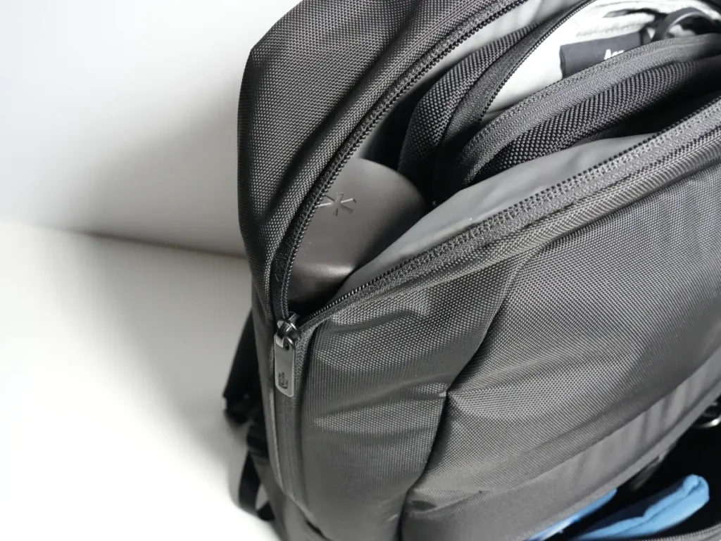 The North Face Shuttle Lite NM62616の収納例