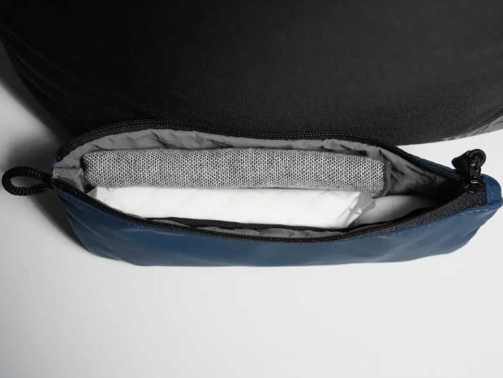 The North Face Shuttle Lite NM62616の収納例