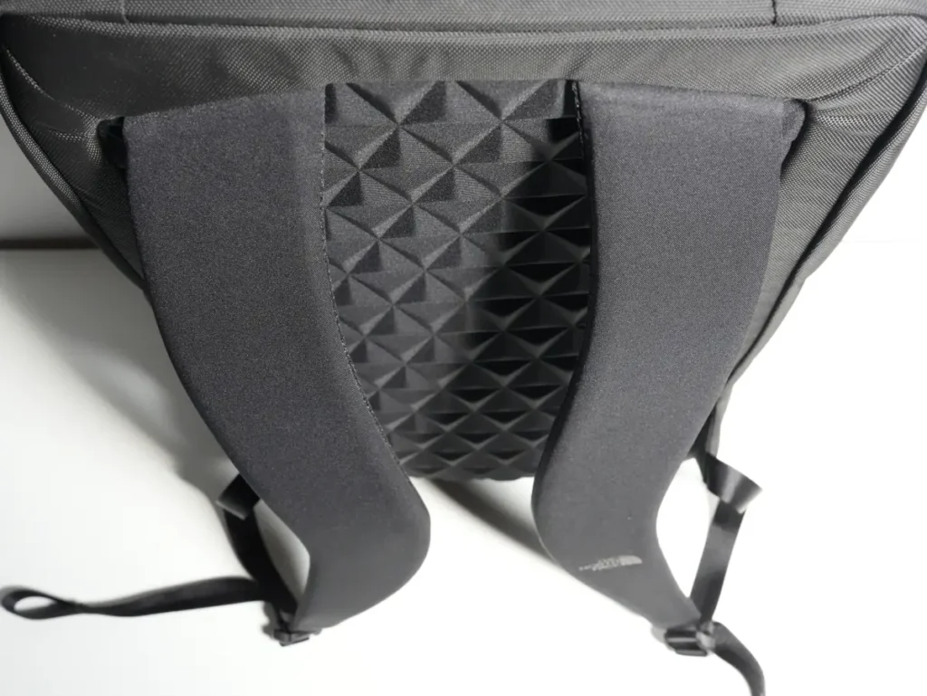 The North Face Shuttle Lite NM62616のショルダーハーネス