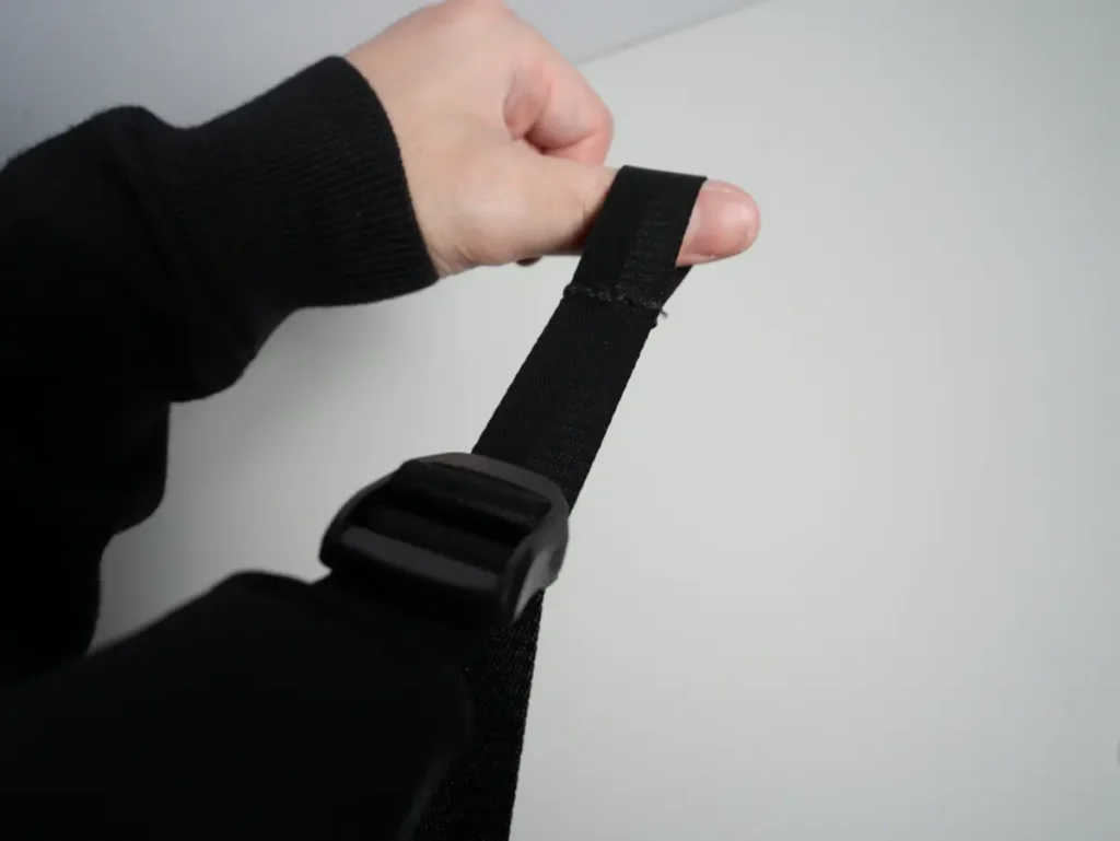 The North Face Shuttle Lite NM62616のショルダーハーネスは背負ったまま調整可能